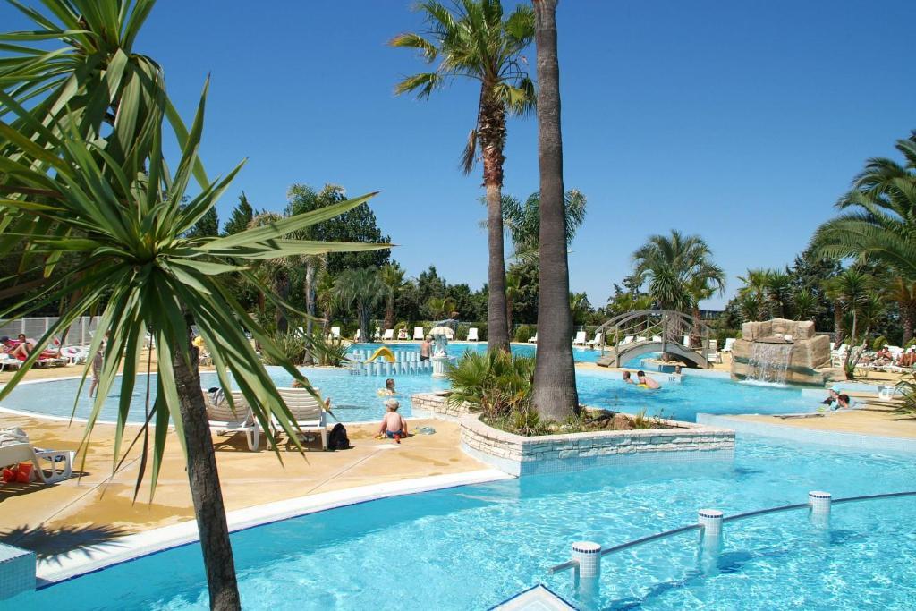 Camping Resort Les Champs Blancs Агде Екстериор снимка