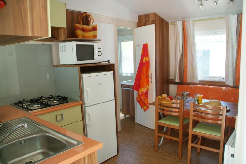 Camping Resort Les Champs Blancs Агде Стая снимка