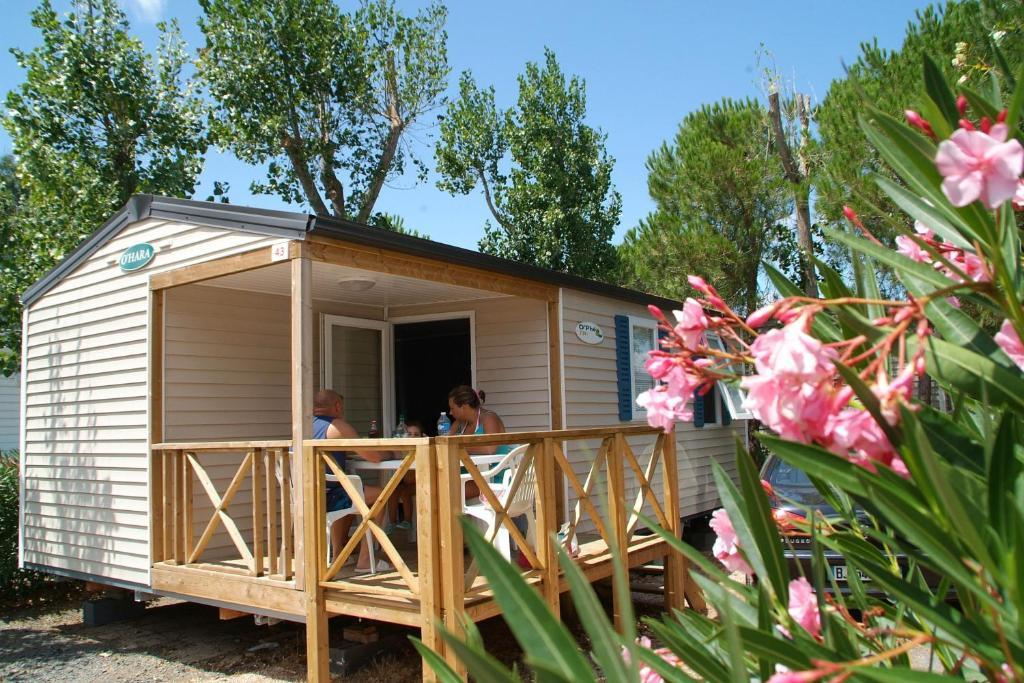Camping Resort Les Champs Blancs Агде Стая снимка