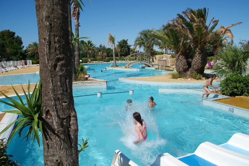 Camping Resort Les Champs Blancs Агде Екстериор снимка